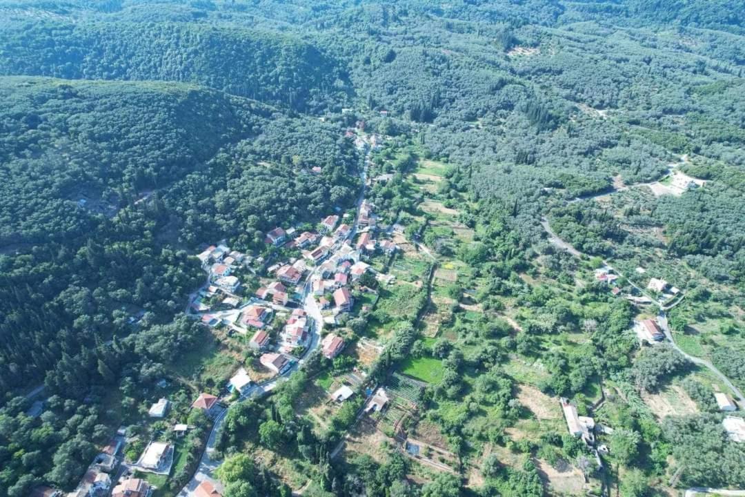 Harry'S Retreat Guest House Klimatia Bagian luar foto