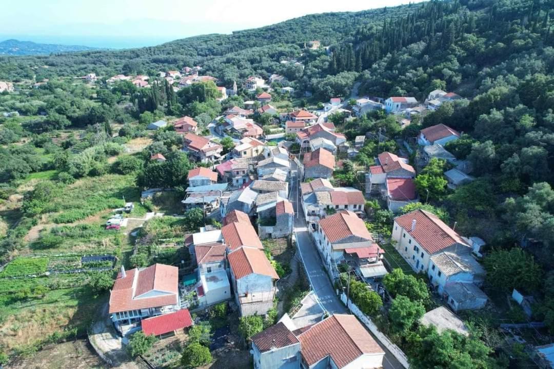 Harry'S Retreat Guest House Klimatia Bagian luar foto