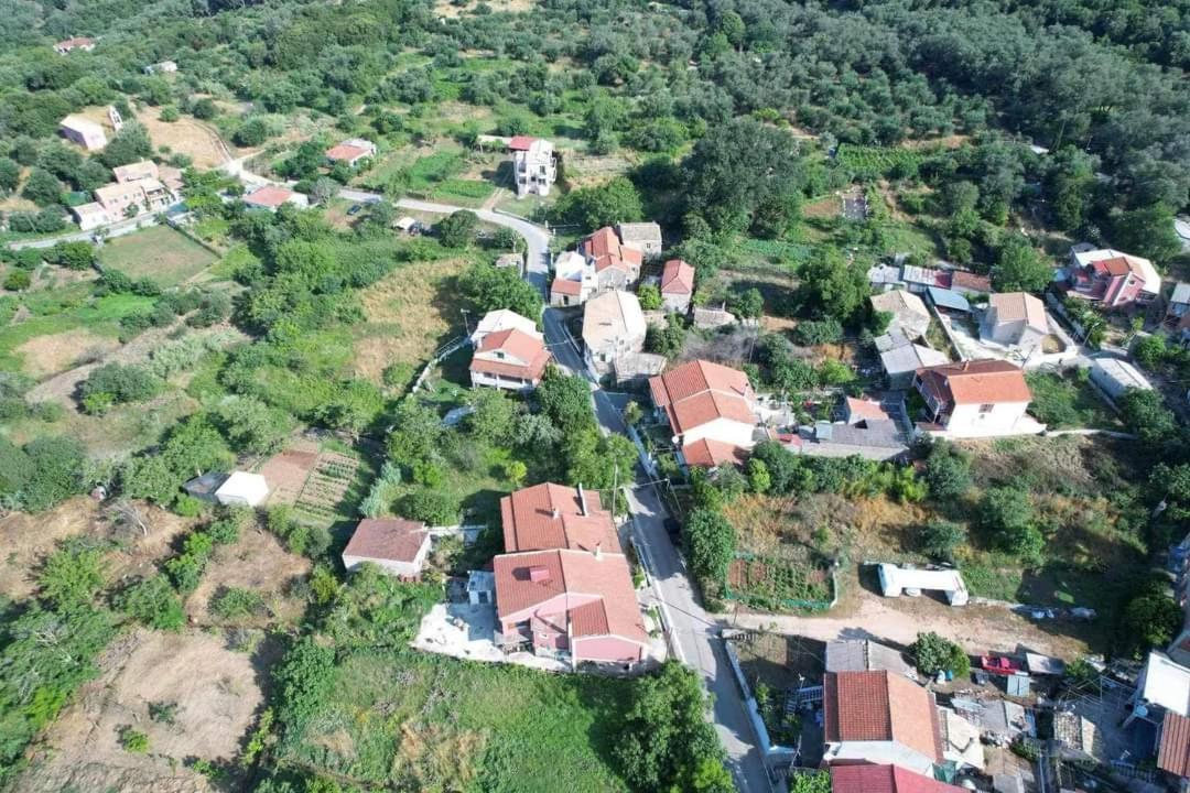 Harry'S Retreat Guest House Klimatia Bagian luar foto