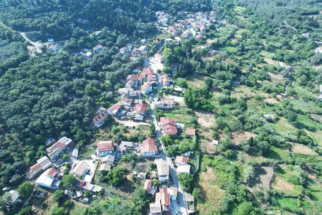 Harry'S Retreat Guest House Klimatia Bagian luar foto