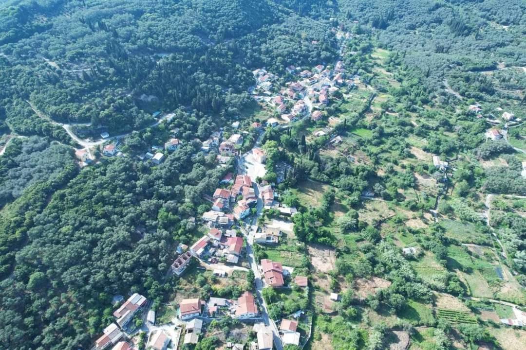 Harry'S Retreat Guest House Klimatia Bagian luar foto