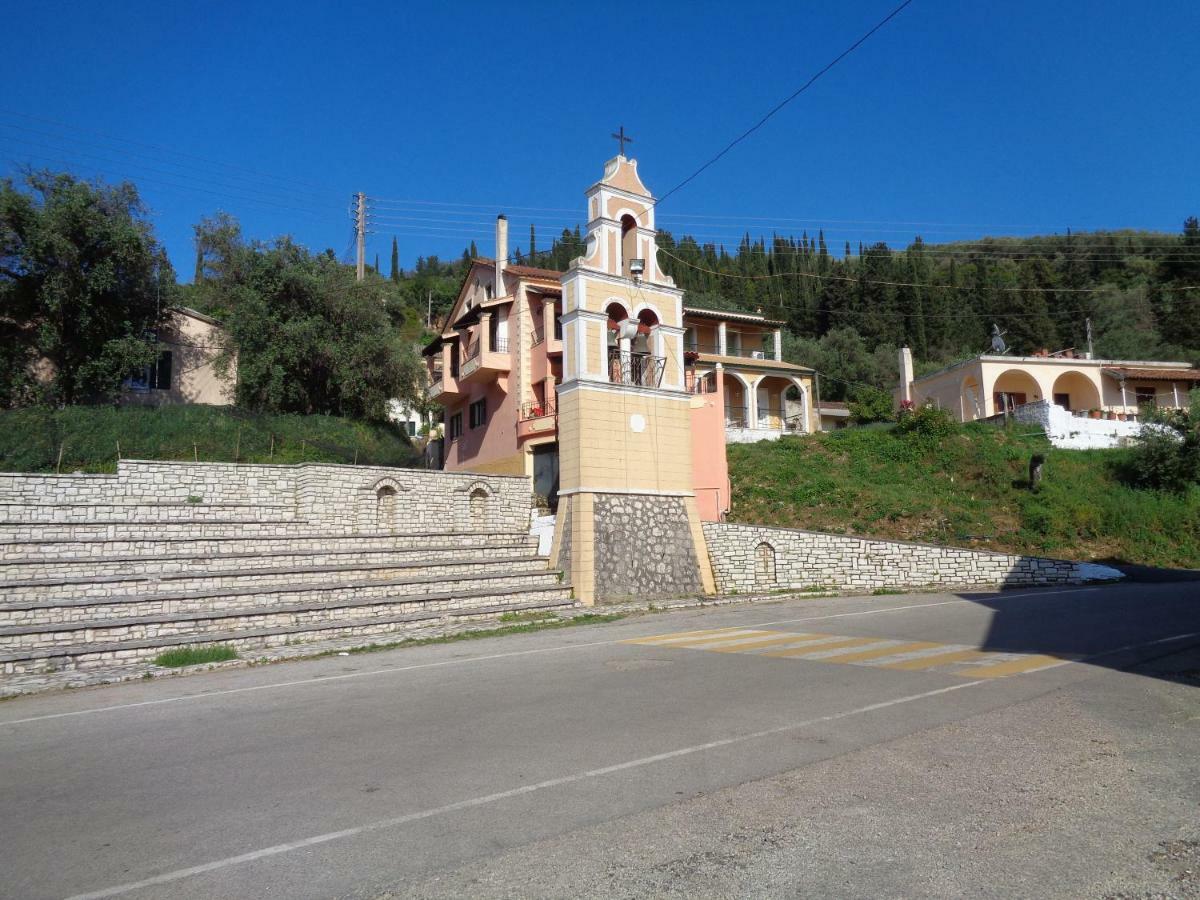 Harry'S Retreat Guest House Klimatia Bagian luar foto