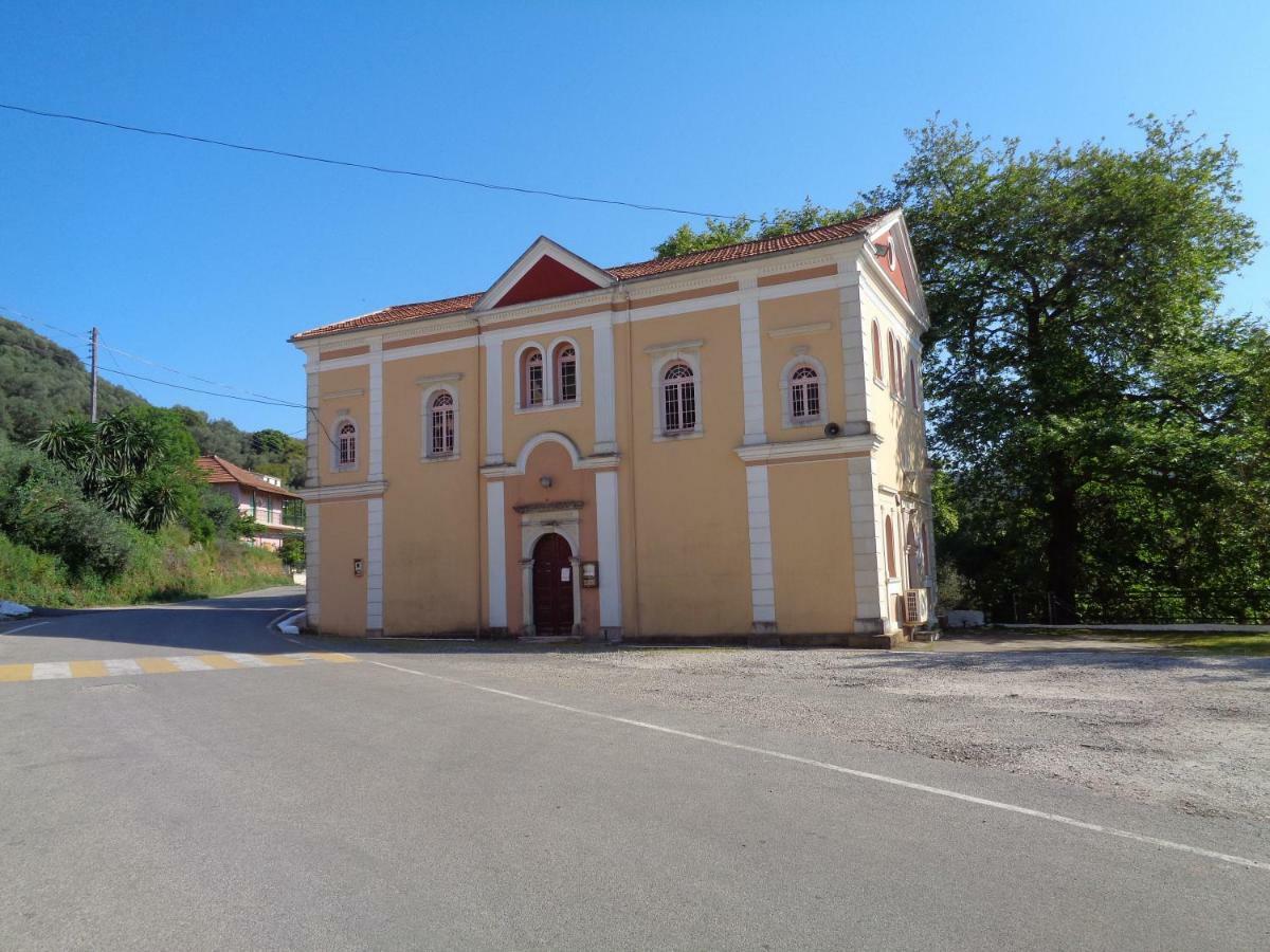 Harry'S Retreat Guest House Klimatia Bagian luar foto