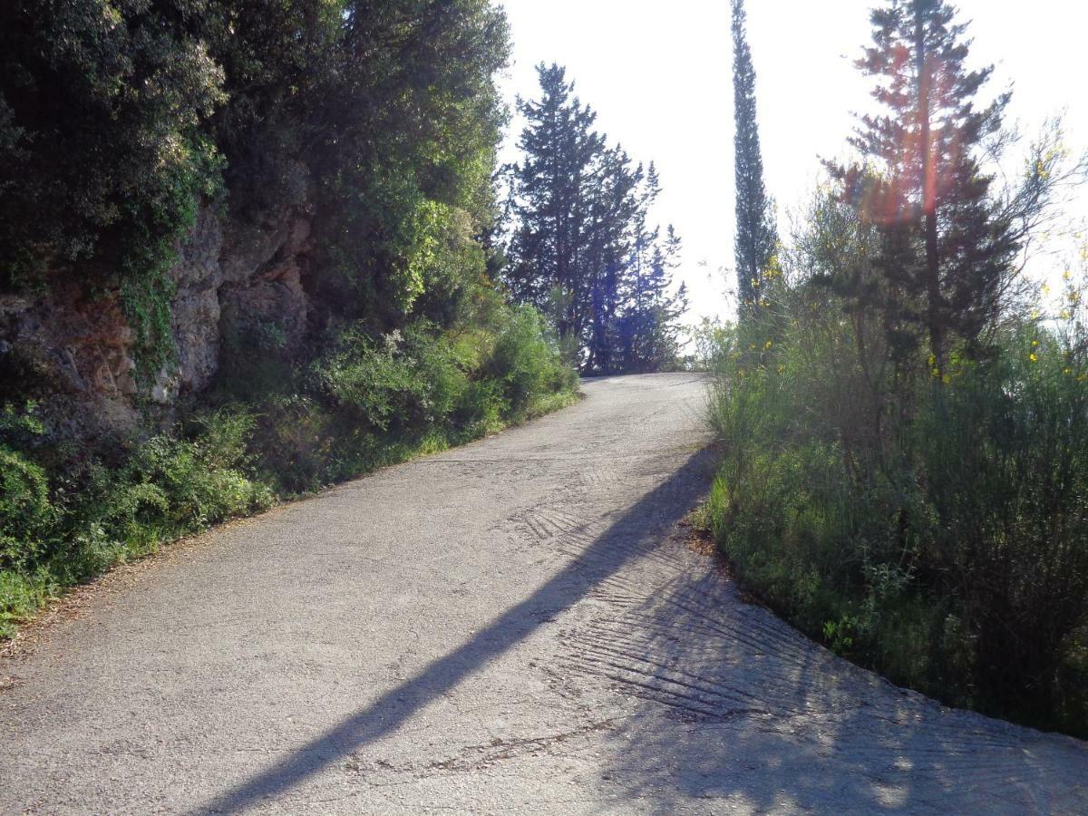 Harry'S Retreat Guest House Klimatia Bagian luar foto
