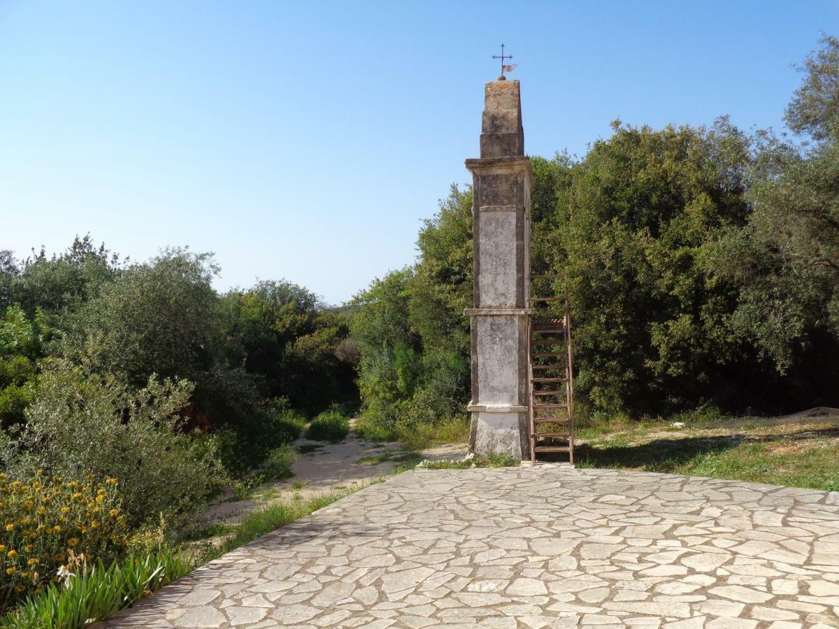 Harry'S Retreat Guest House Klimatia Bagian luar foto