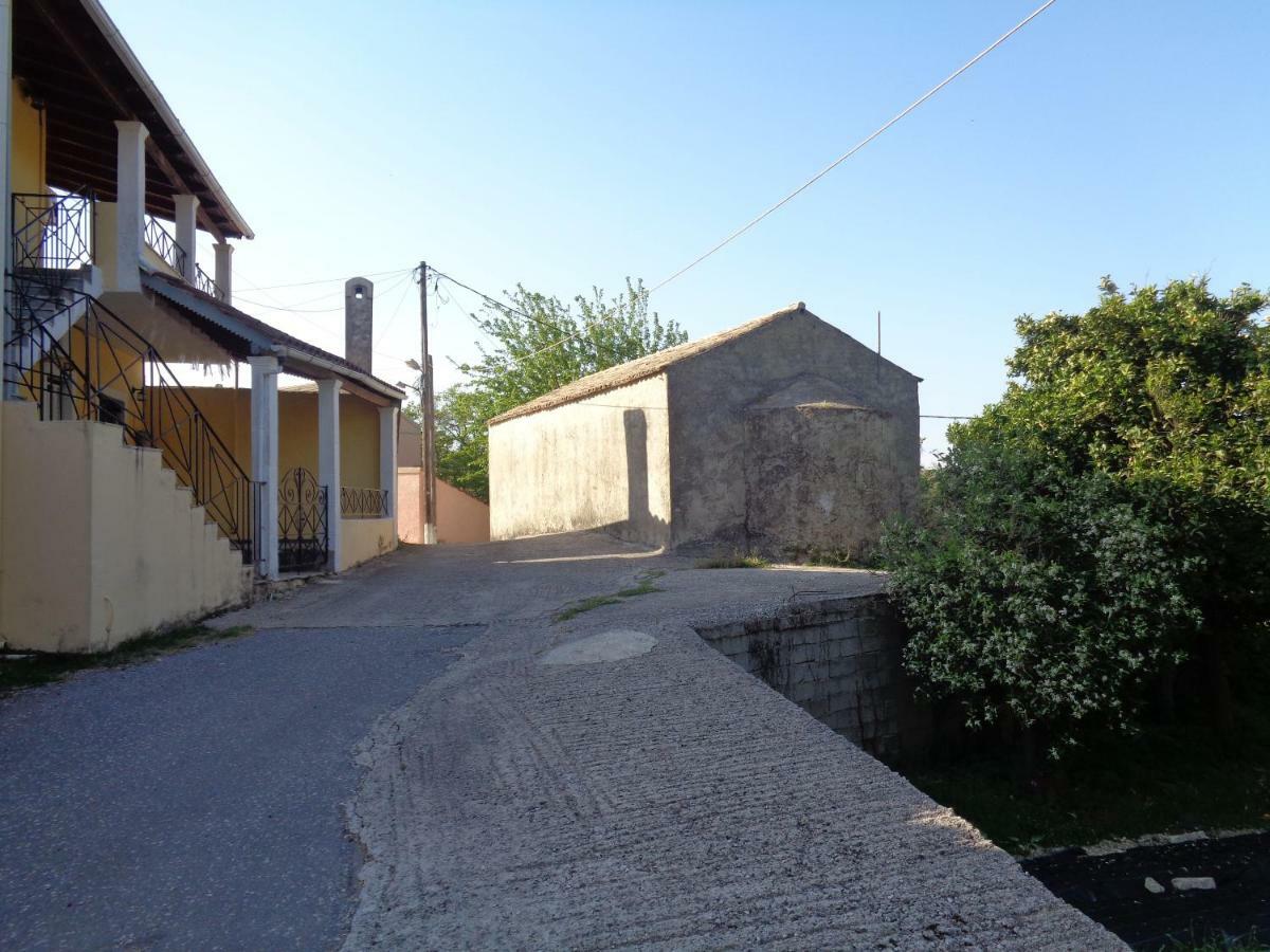 Harry'S Retreat Guest House Klimatia Bagian luar foto