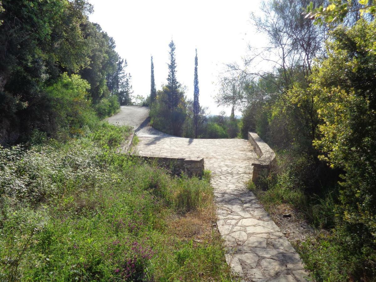 Harry'S Retreat Guest House Klimatia Bagian luar foto