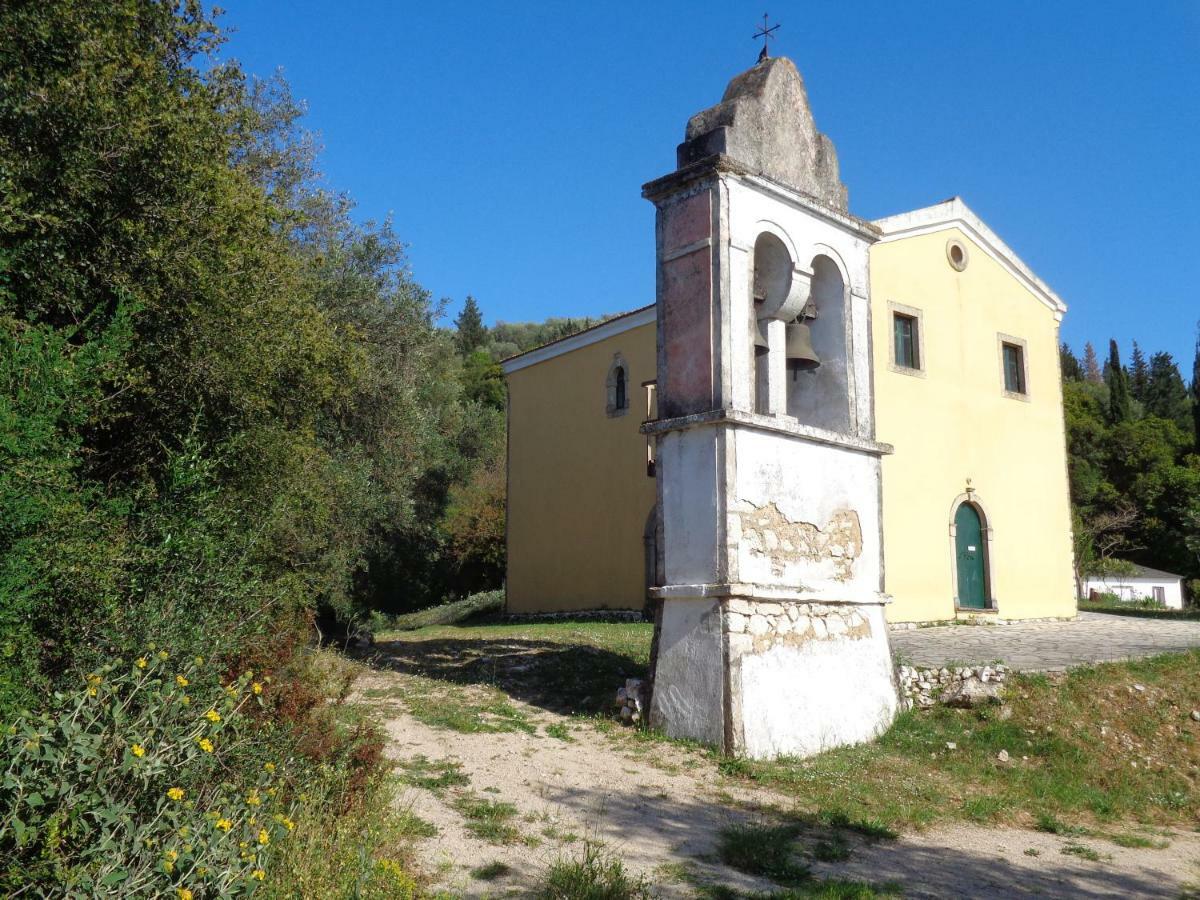 Harry'S Retreat Guest House Klimatia Bagian luar foto
