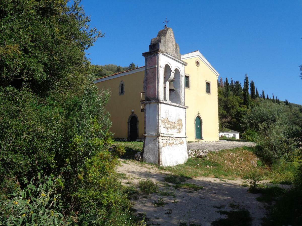 Harry'S Retreat Guest House Klimatia Bagian luar foto