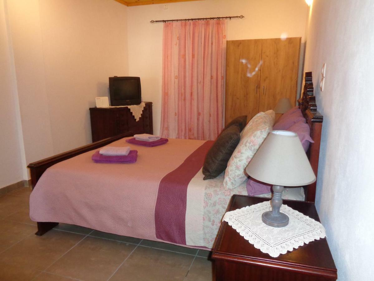 Harry'S Retreat Guest House Klimatia Bagian luar foto