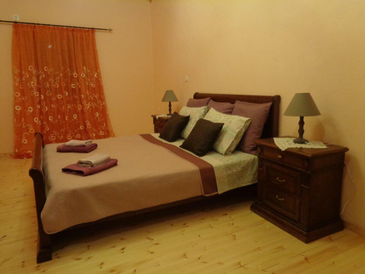 Harry'S Retreat Guest House Klimatia Bagian luar foto