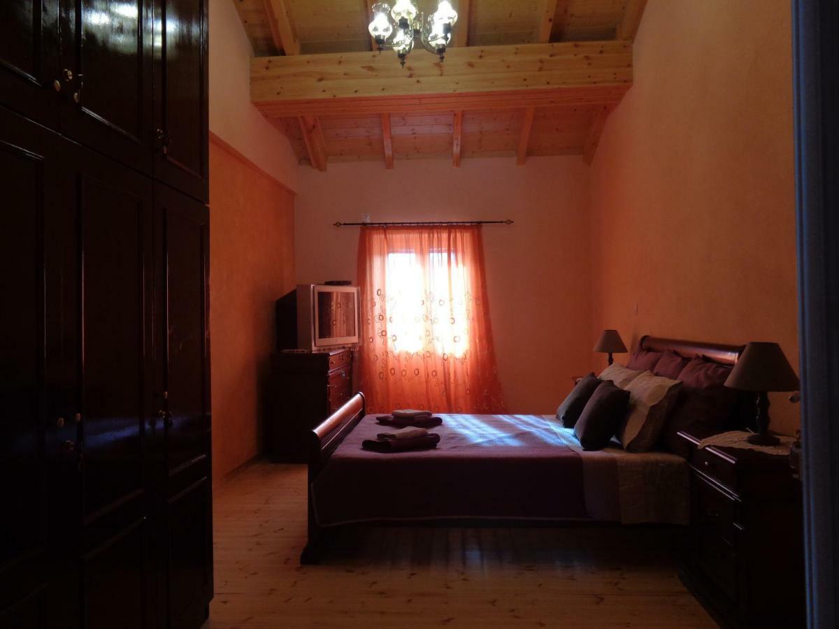 Harry'S Retreat Guest House Klimatia Bagian luar foto