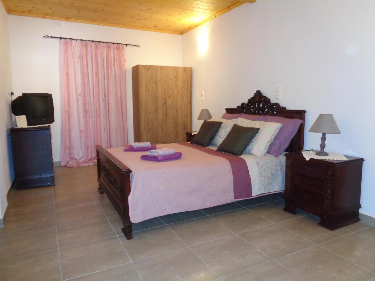 Harry'S Retreat Guest House Klimatia Bagian luar foto
